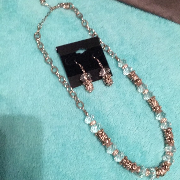 Never worn Necklace & pierced earrings - Picture 4 of 6
